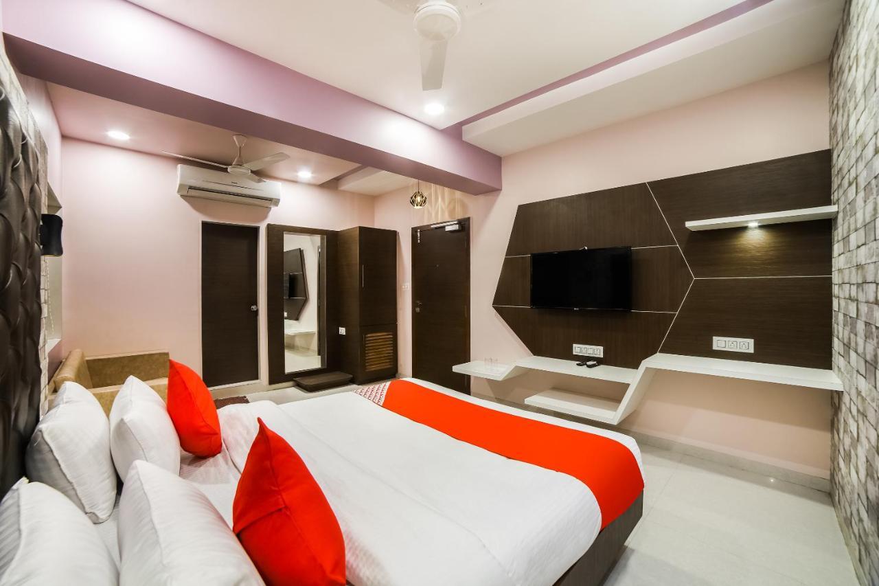 Capital O 41587 Hotel Airport Inn One Ahmadábád Kültér fotó