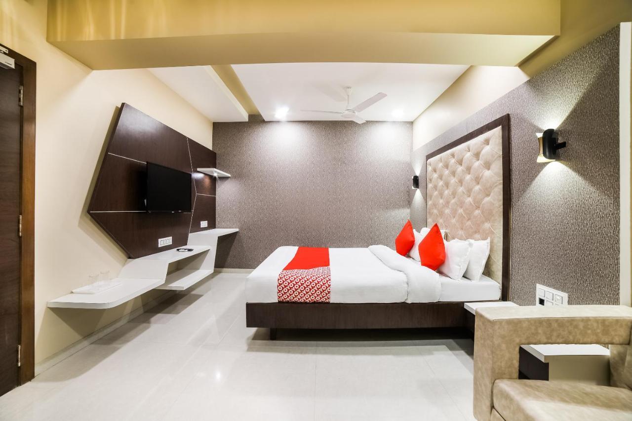Capital O 41587 Hotel Airport Inn One Ahmadábád Kültér fotó